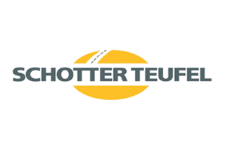 Schotter Teufel Logo von Schotter Teufel mit orangefarbenem ovalem Symbol und grauer Schrift.